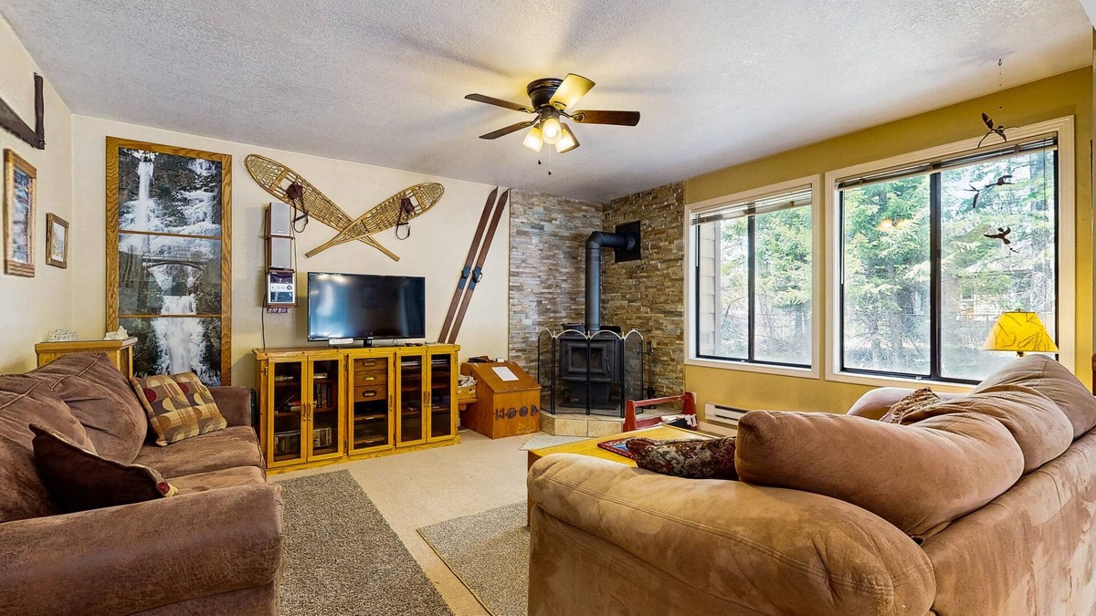 McCall Condo | Cozy Mountain Condo with Pools, Hot Tub, Sports Courts - Ski & Lake Access