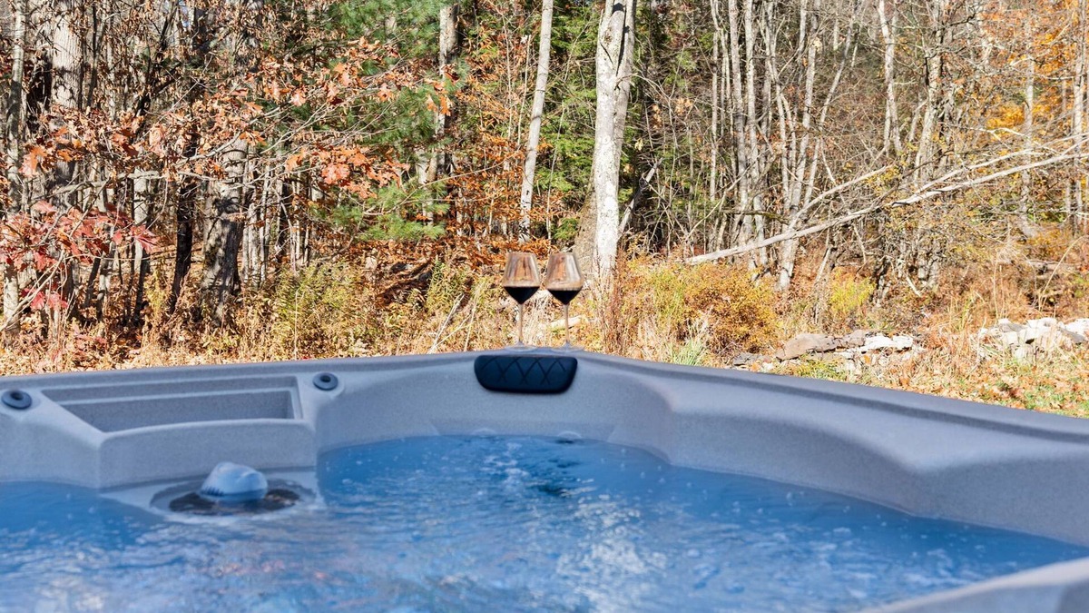 Haines Falls Cottage | Cozy Mountain Getaway | Hot Tub | Grill | Fire Pit | 5 Min to Kaaterskills Falls