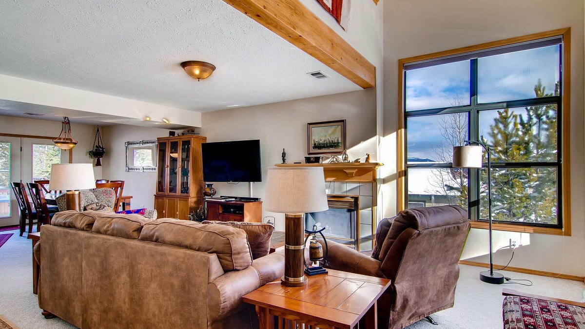 Wildernest House | Cozy Mountain Getaway with Hot Tub, Spacious Deck & All-Season Fun Awaits!