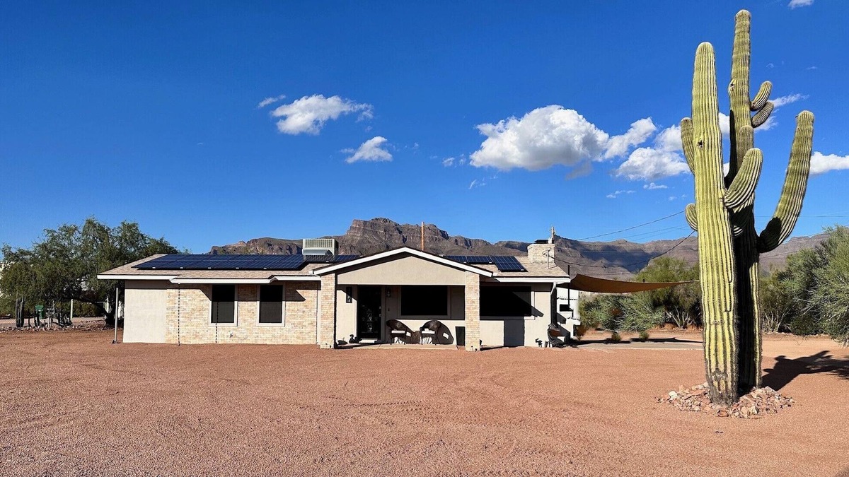 Apache Junction House | Cozy Mountain home with RV parking near hiking trails, lakes, and endless fun.