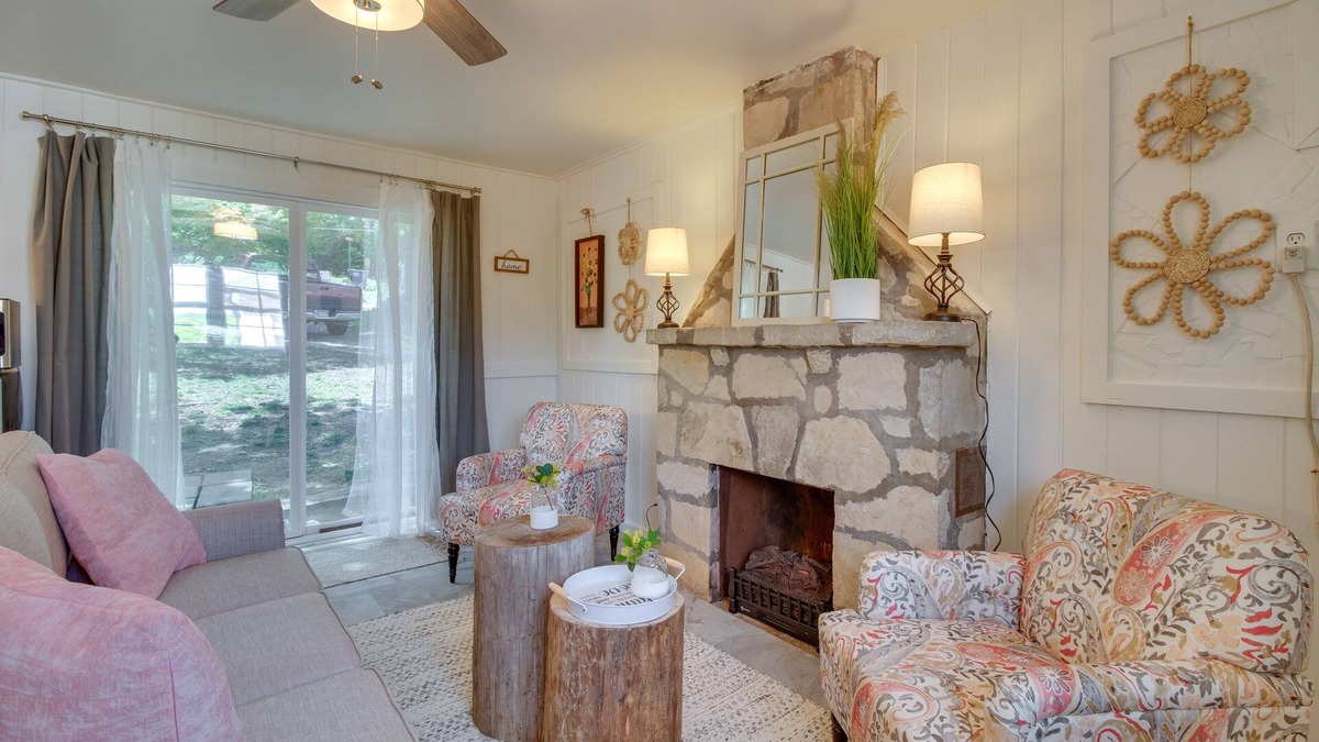 Mountain Home Cottage | Cozy Mountain Home Cottage: Walk to Marina!