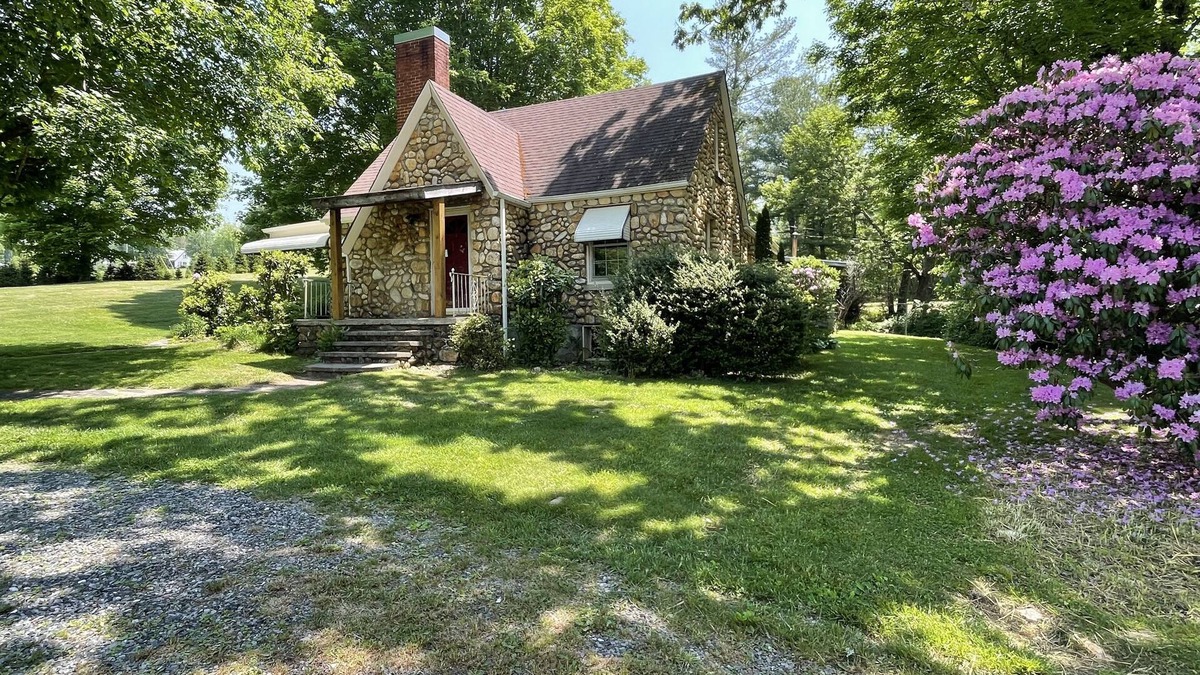 Jefferson Other | Cozy mountain home close to the New River, Blue Ridge Parkway and ski slopes.