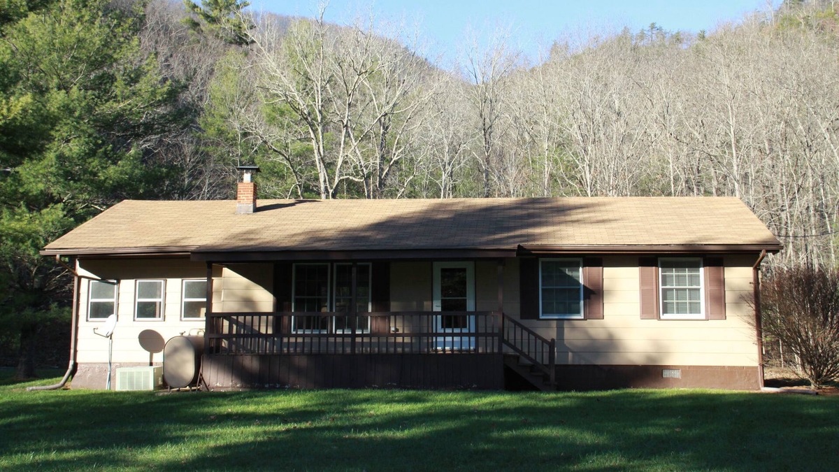 Vesuvius House | Cozy Mountain House Near VMI, W&L, And Horse Center