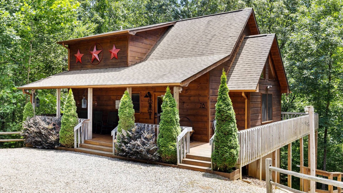 Blue Ridge Cabin | Cozy Mountain Modern with 2 Fireplaces-Creek-GameRoom-Arcade