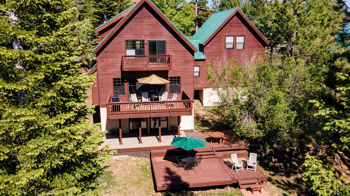 Truckee Ski Chalet | Cozy Mountain Retreat in Tahoe Donner with Large Deck and Mountain Views