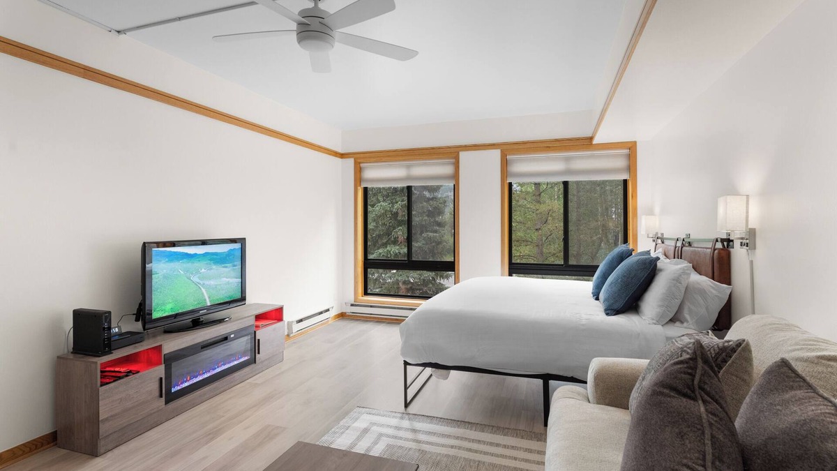 Mountain House Condo | Cozy Mountain Studio Steps from the Base – Stylishly Furnished Escape!