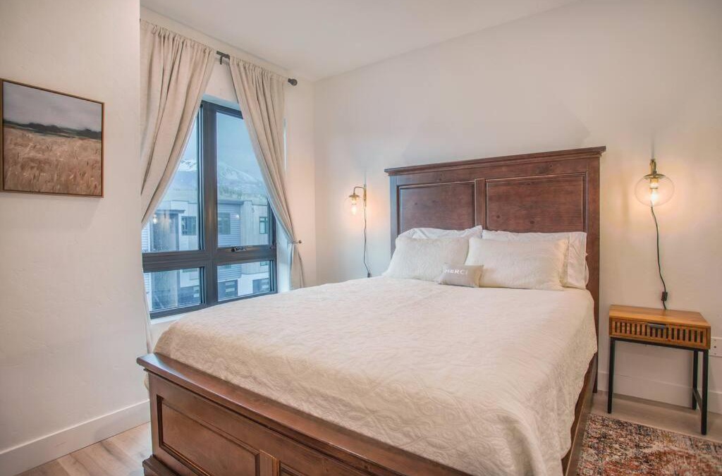 Silverthorne Apartment | Cozy- Mountain Style - River View apartment - Colorado