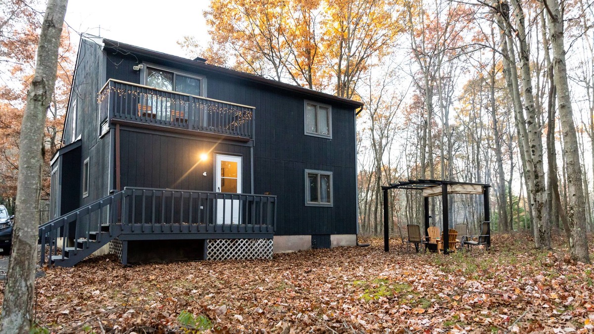 Briar Crest Woods Cottage | Cozy Mountain Top Cottage! Unique Poconos Lake House with Fire Pit!