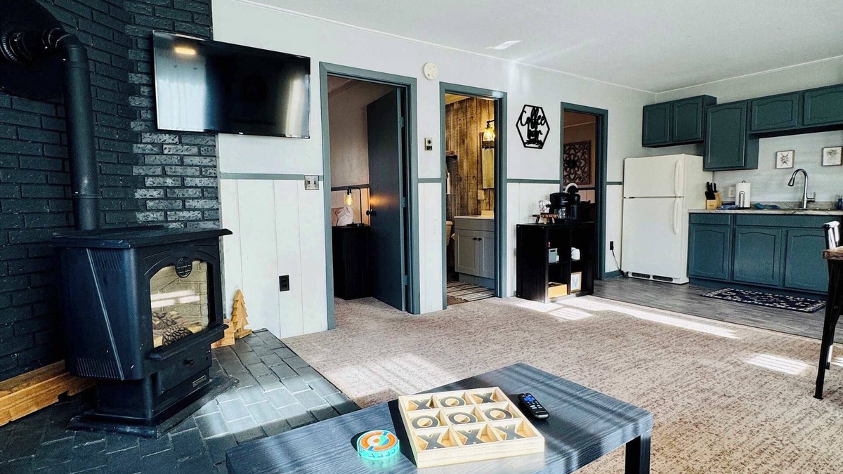 Bessemer House | Cozy Mountain View Condo at Powderhorn Mountain