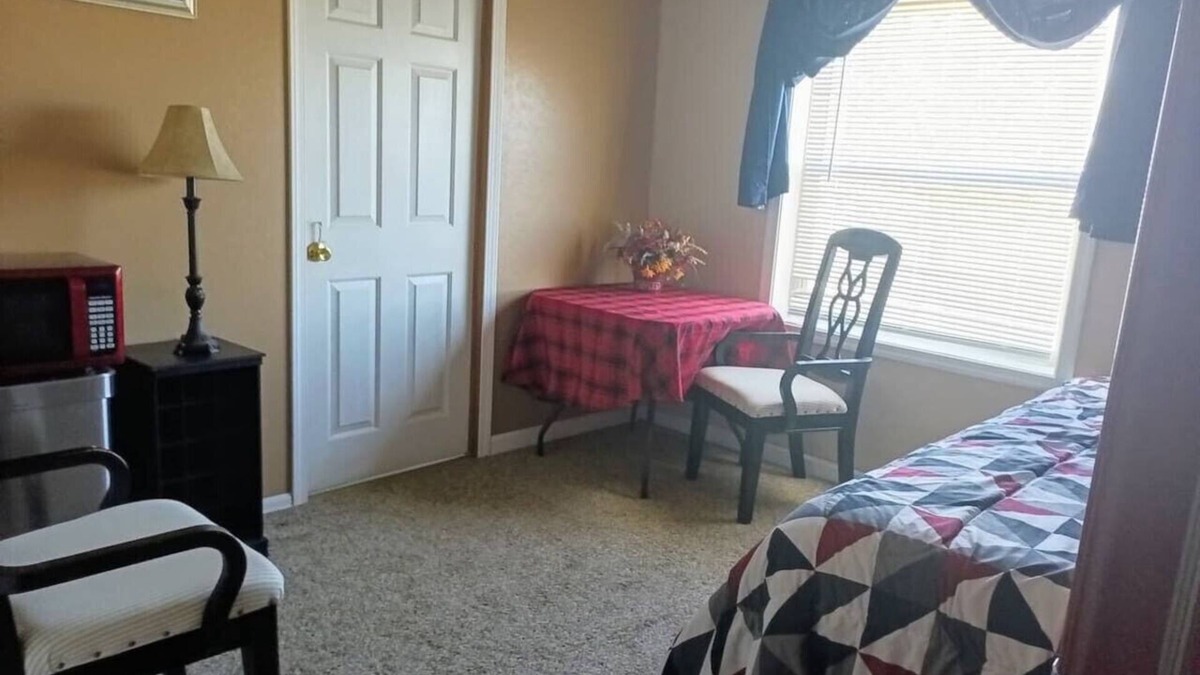 Peyton House | Cozy Mountain View Retreat + Pet Friendly