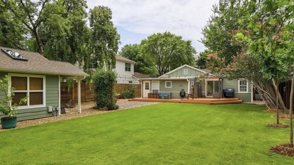 Allandale House | Cozy Multi-Property Bungalow in Central Austin - Cowboy pool