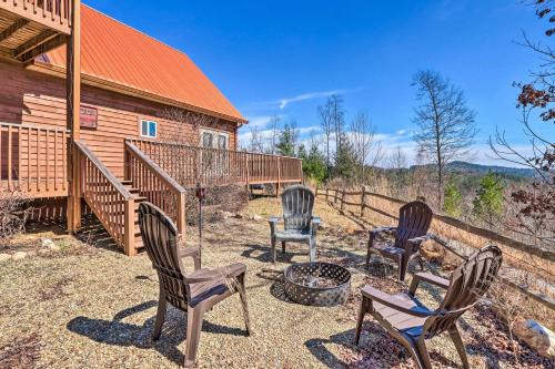 Unaka House | Cozy Murphy Cabin Rental with Mountain Views!