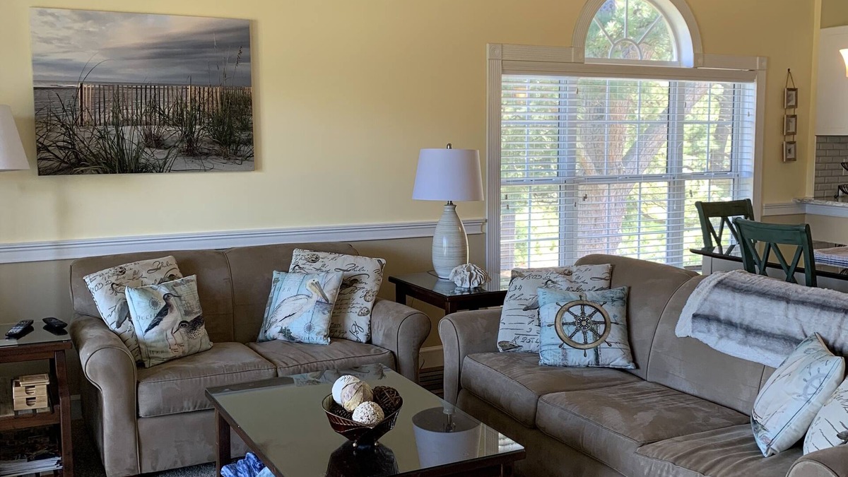 Central Myrtle Beach Condo | Cozy Myrtle Beach Retreat: 5 Pools access & On-Site Golf! Only 1 mile to Beach!