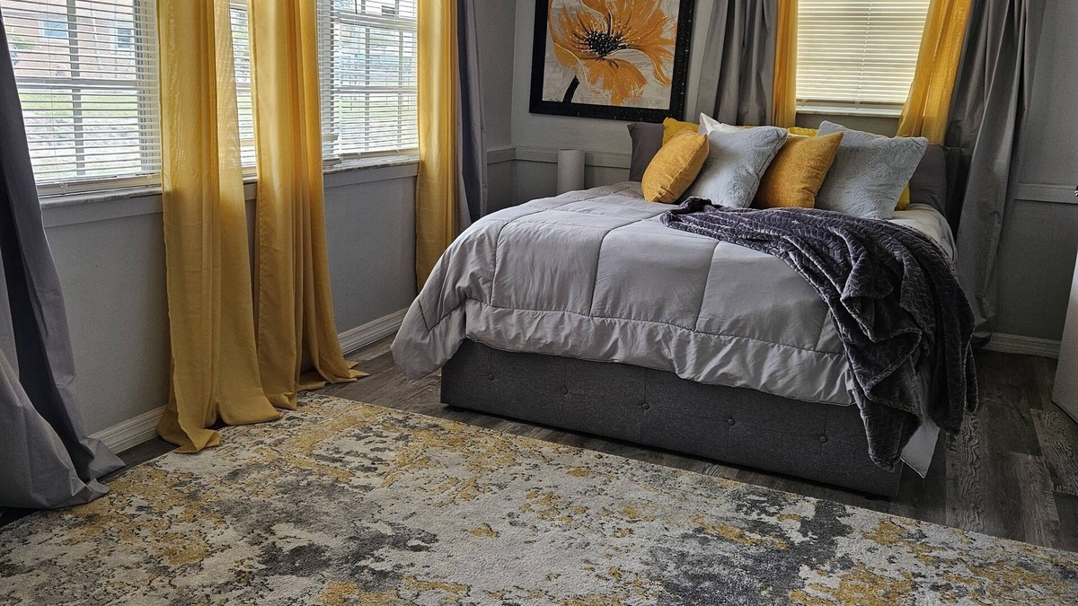 Riviera Beach House | Cozy Near The Beach is < 2 mi from the beach. Six beds. Sleeps 8 comfortably.