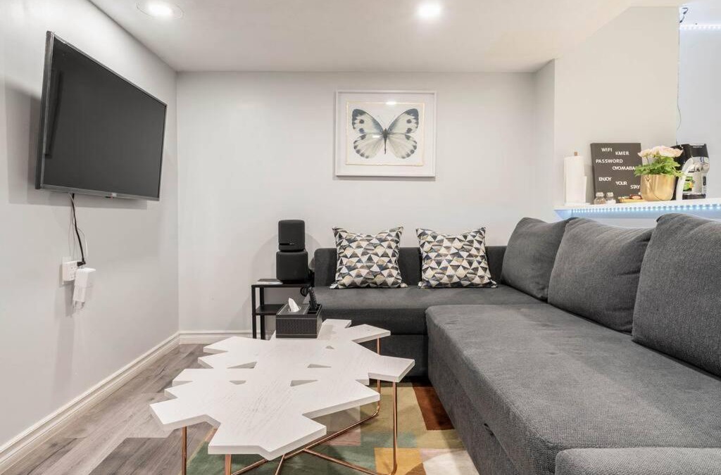 Hamilton Apartment | Cozy nest basement unit