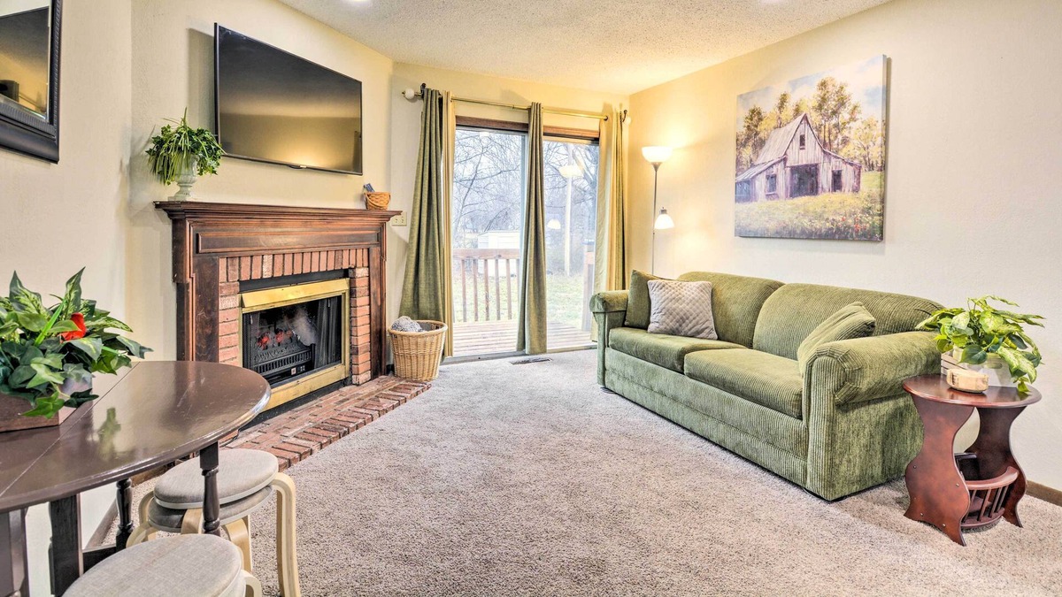 Nevada House | Cozy Nevada Townhome < 1 Mi to Cottey College