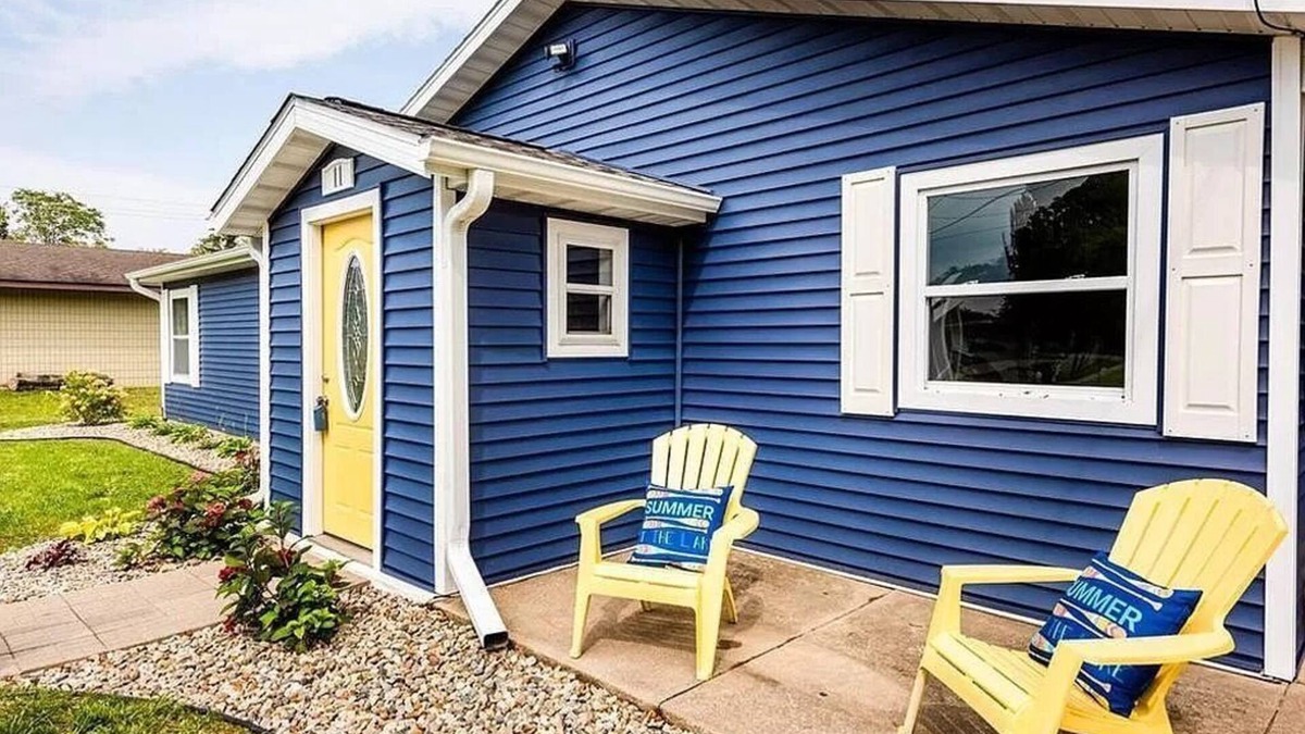 New Buffalo Cottage | Cozy New Buffalo cottage with hot tub & fire pit. Short walk to downtown!