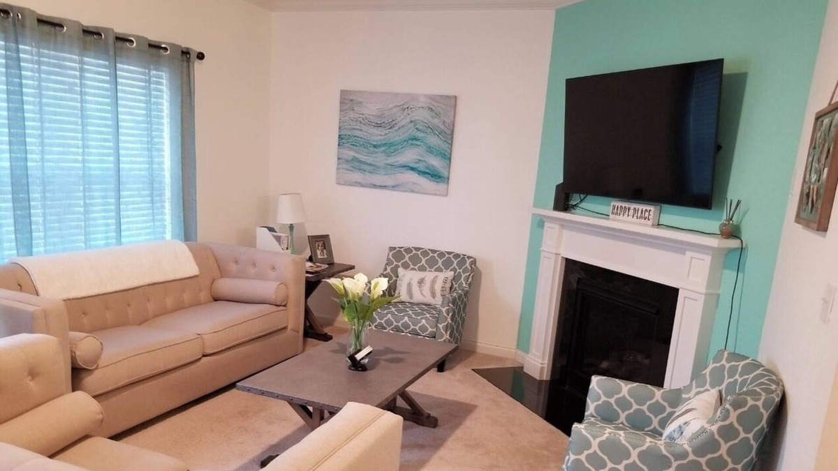 South Norfolk House | Cozy New Build on a private street near the downtown Norfolk and Greenbrier.