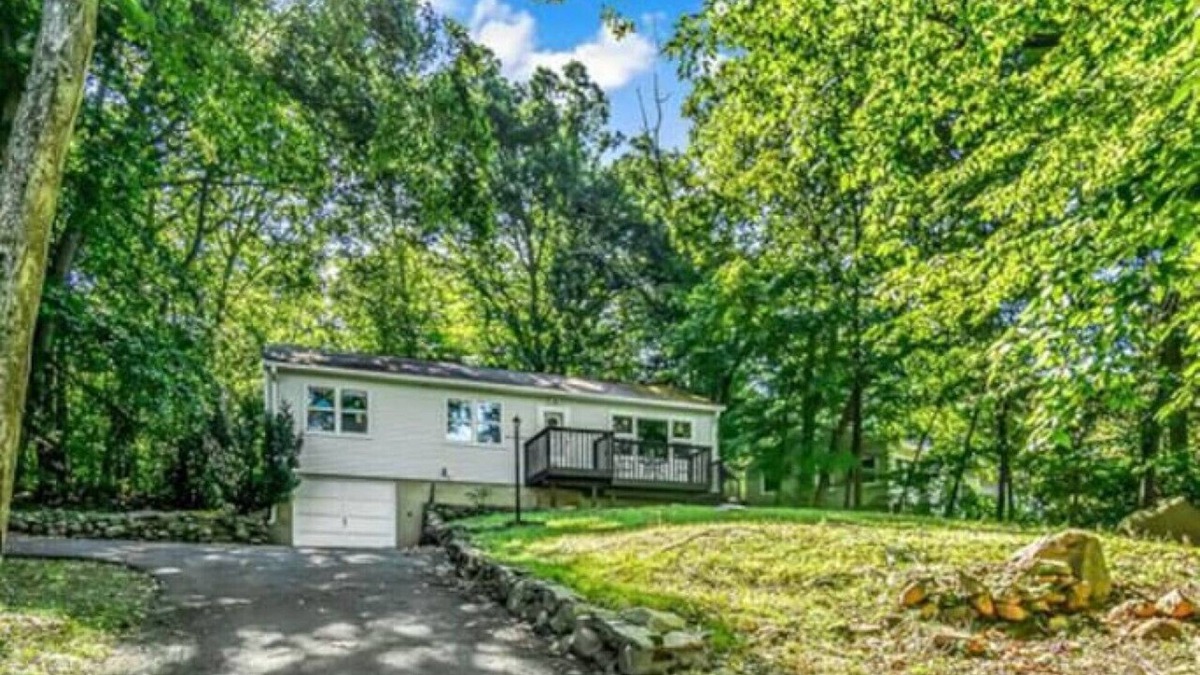 Hamden House | Cozy New England home near Quinnipiac Yale