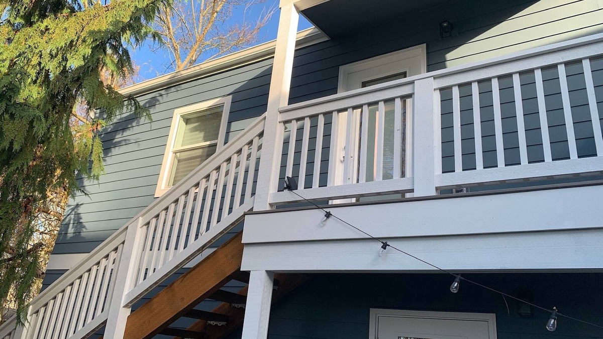 Seaview Apartment | Cozy new studio - easy access to all West Seattle has to offer!