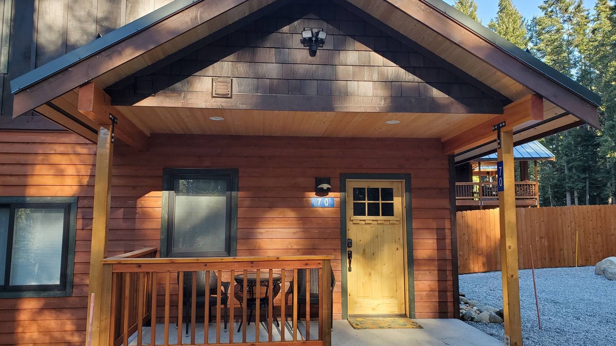 Leavenworth Ski Chalet | Cozy, newly constructed luxury cabin with deck & forest views, private setting.