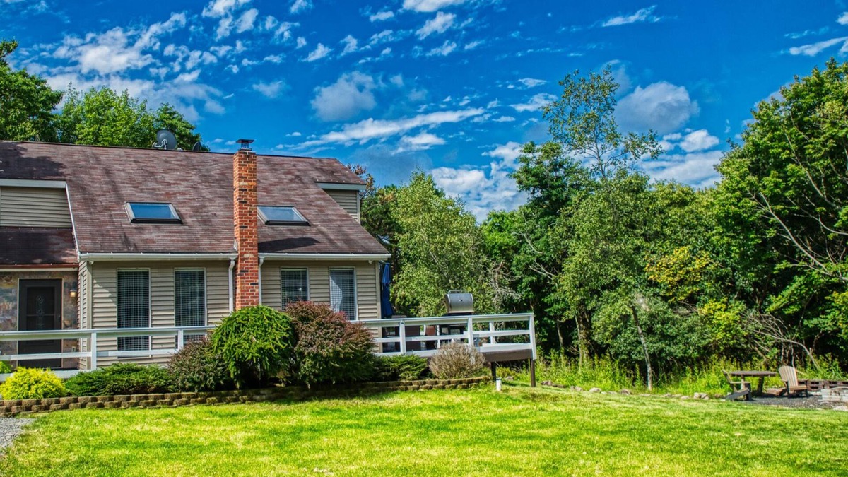 Tunkhannock Township Cottage | Cozy Newly Renovated Cabin. Family Friendly. Lake Access!
