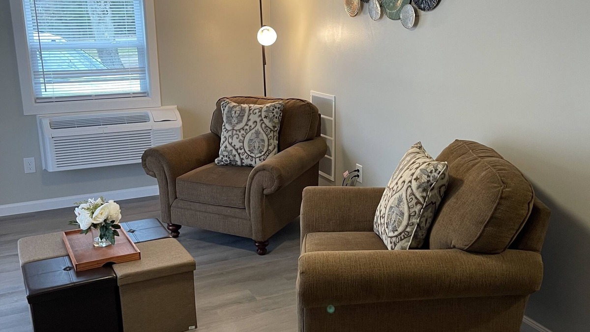 Cascade House | Cozy newly renovated 2 bedroom bungalow-centrally located!