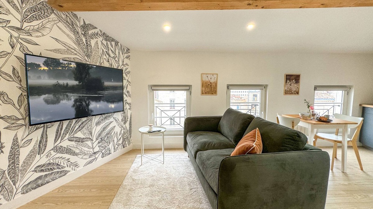 Centre Ville Apartment | Cozy Niort Atlas Studio under the roofs