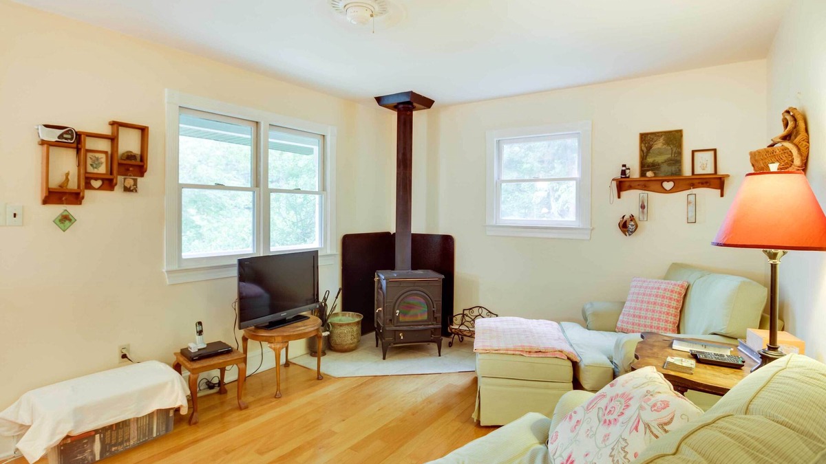 Montebello Cottage | Cozy 'Nonny Cottage' Near Appalachian Trail!