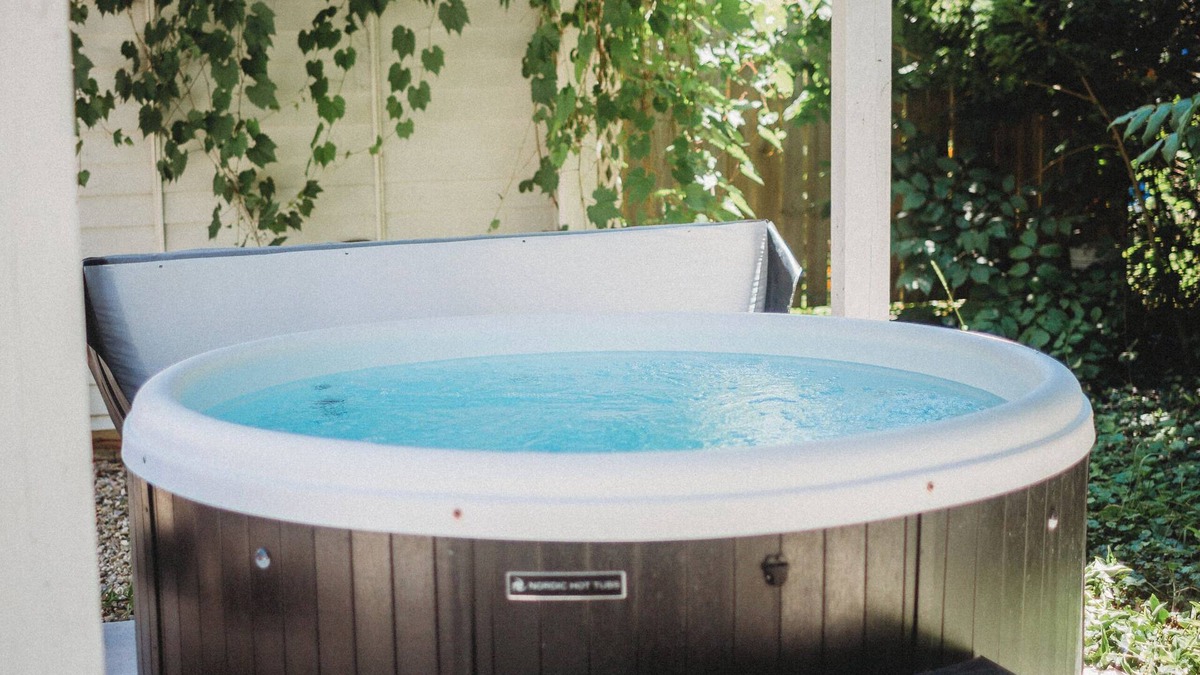 Harbert House | Cozy Nook by Lake MI&Dunes with Private Hot Tub!
