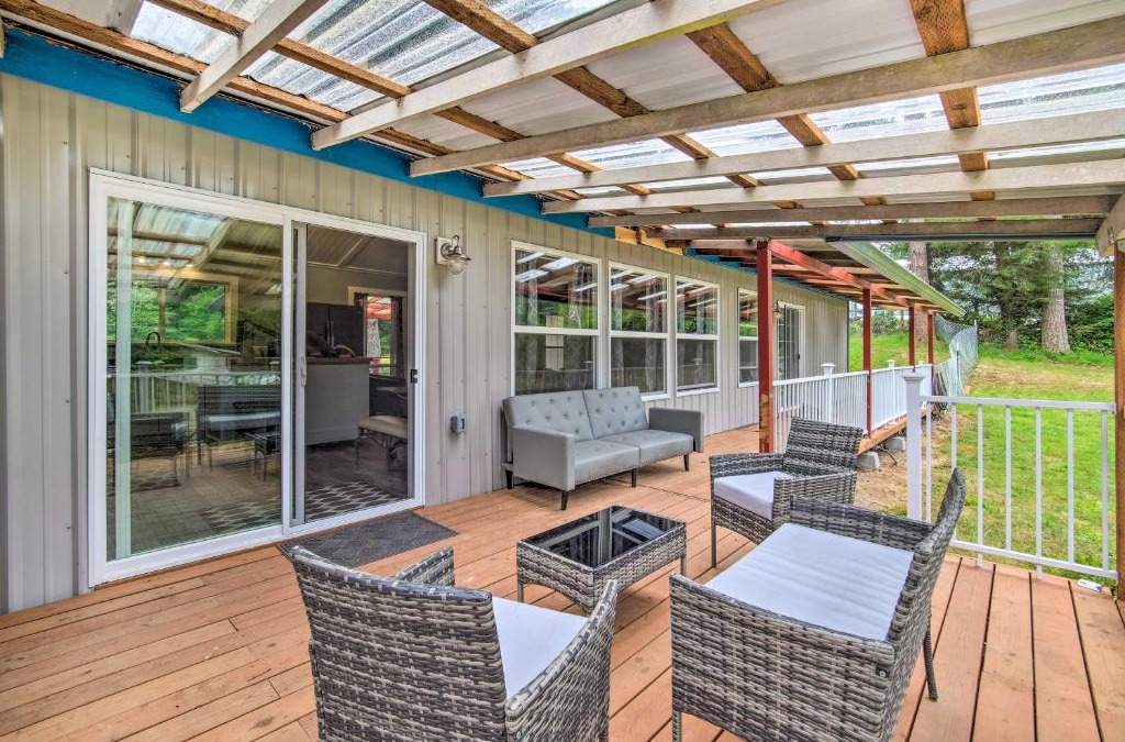 North Bend House | Cozy North Bend Getaway Near Dunes and Ocean!