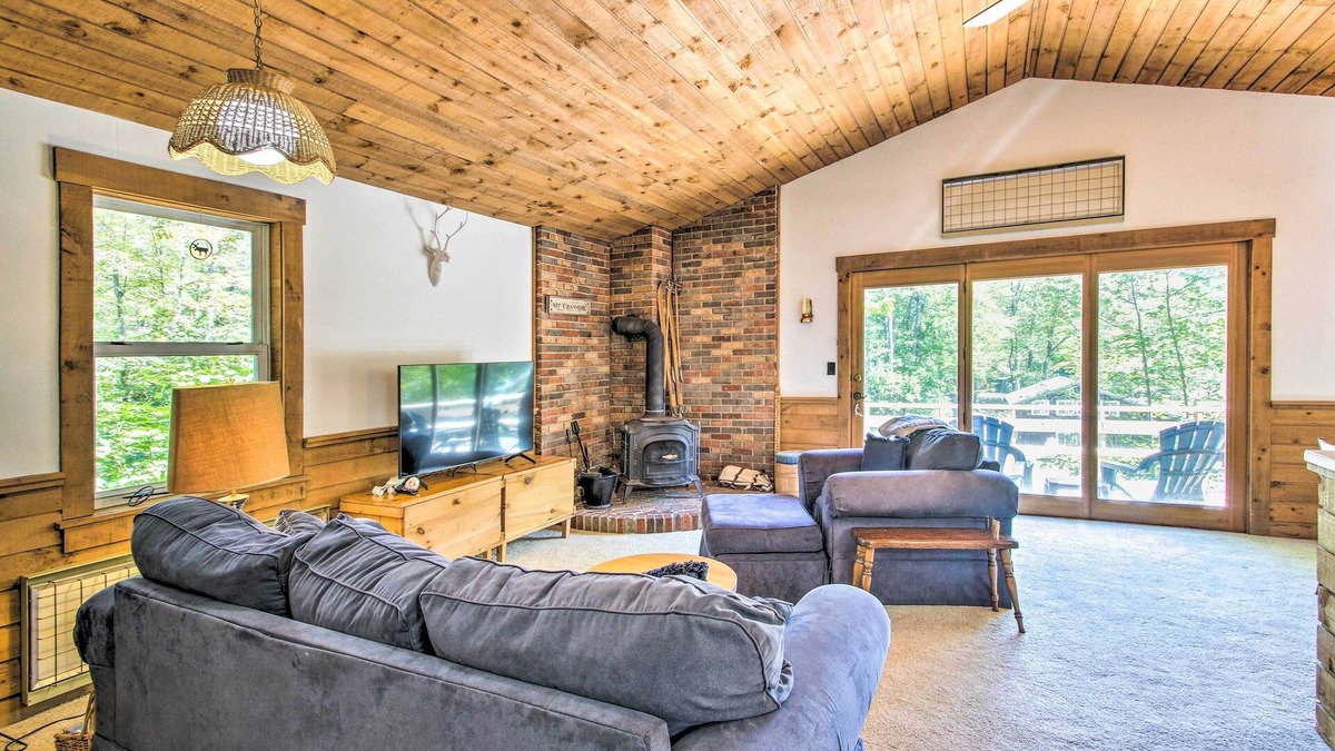 Cranmore Birches House | Cozy North Conway Home: Walk to Slopes & Dtwn