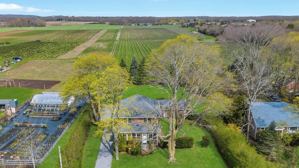 Aquebogue House | Cozy North Fork Home Among the Best Wineries in the Northeast, Minutes to.
