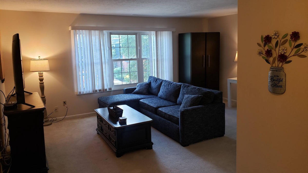 North Olmsted Condo | Cozy North Olmsted Condo Near Everything!