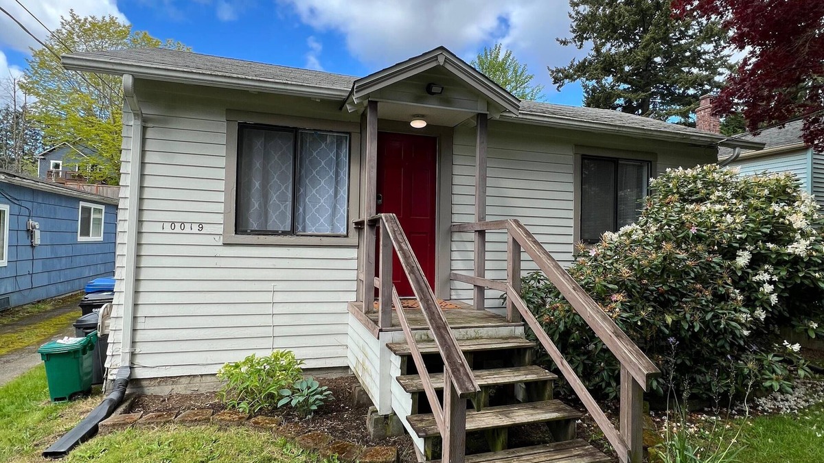North College Park House | Cozy North Seattle Bungalow Fenced yard, Near I-5 & Light Rail Downtown MTR&LTR
