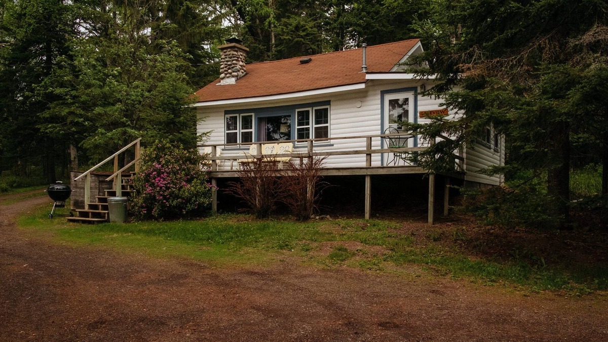 Lutsen Cottage | Cozy North Woods Cottage with Cobblestone Fireplace!