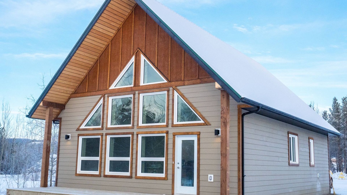 Whitehorse House | ★ Cozy Northern Lights Vacation Home ★ 3BR & 2BA at Eclipse Hot Springs
