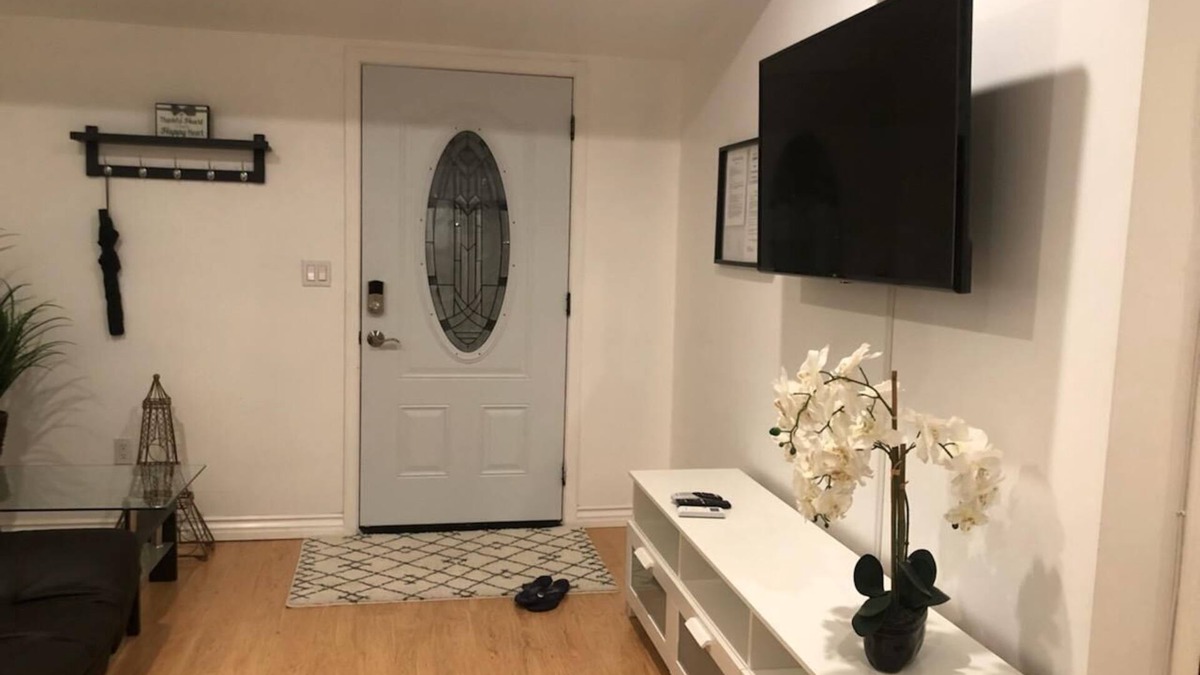 Northridge Apartment | Cozy Northridge Apartment Near CSUN, Transportation, and Shopping