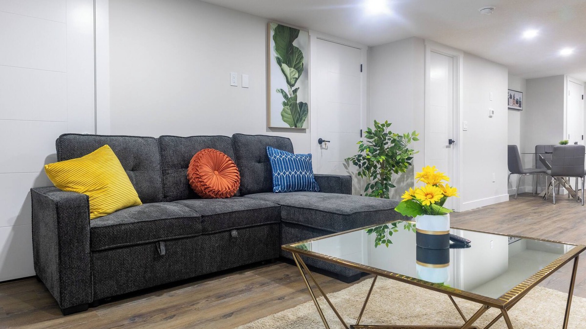 Calgary House | Cozy NW Calgary Suite—Private, Modern, Family & Pet Friendly