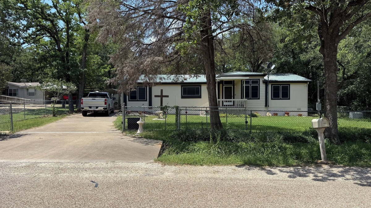 Elm Mott House | Cozy! Oak Grove Home - Close to I-35