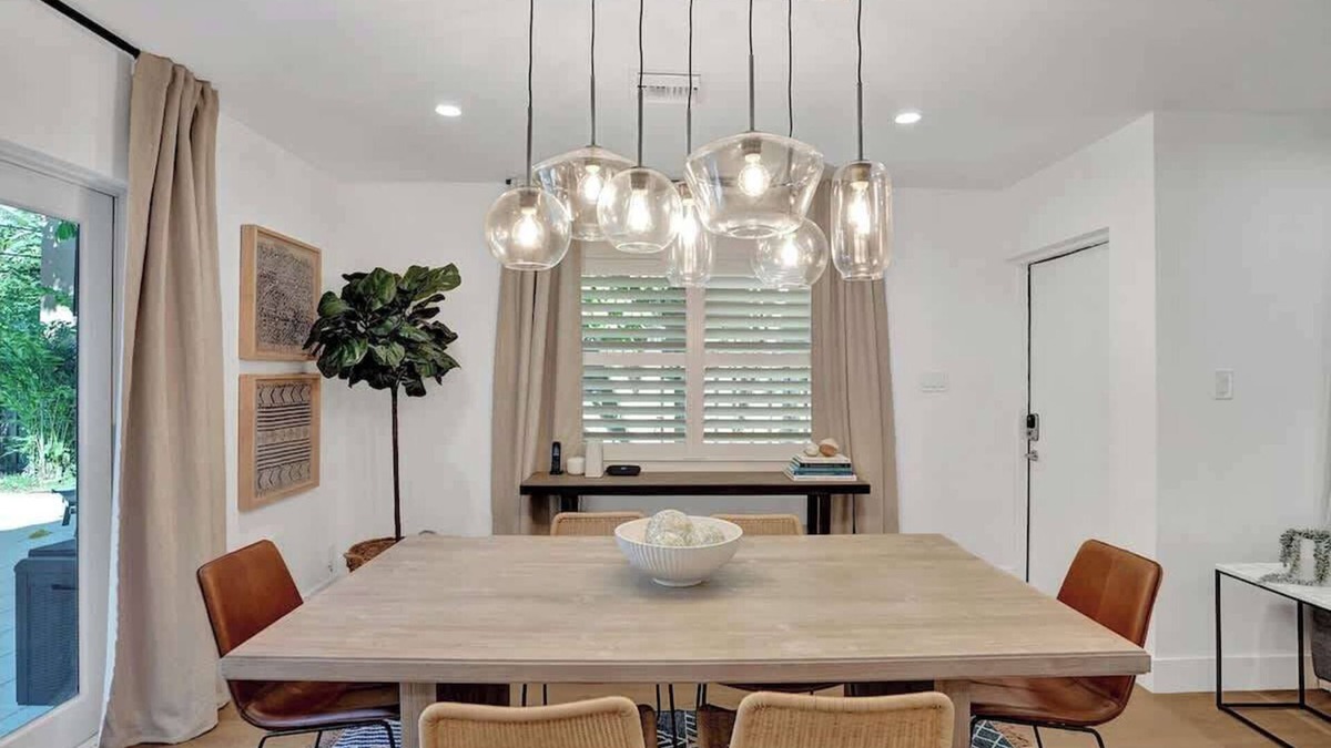 Lake Ridge Apartment | Cozy Oasis for 2 w/Insta-worthy Tropical Pool*