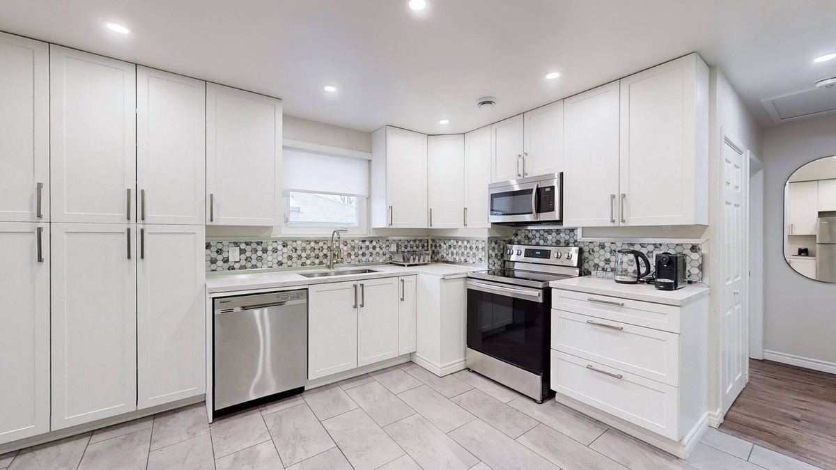 Durham Region House | Cozy Oasis in Oshawa! Spacious 3-bedroom, 1-bathroom apartment.