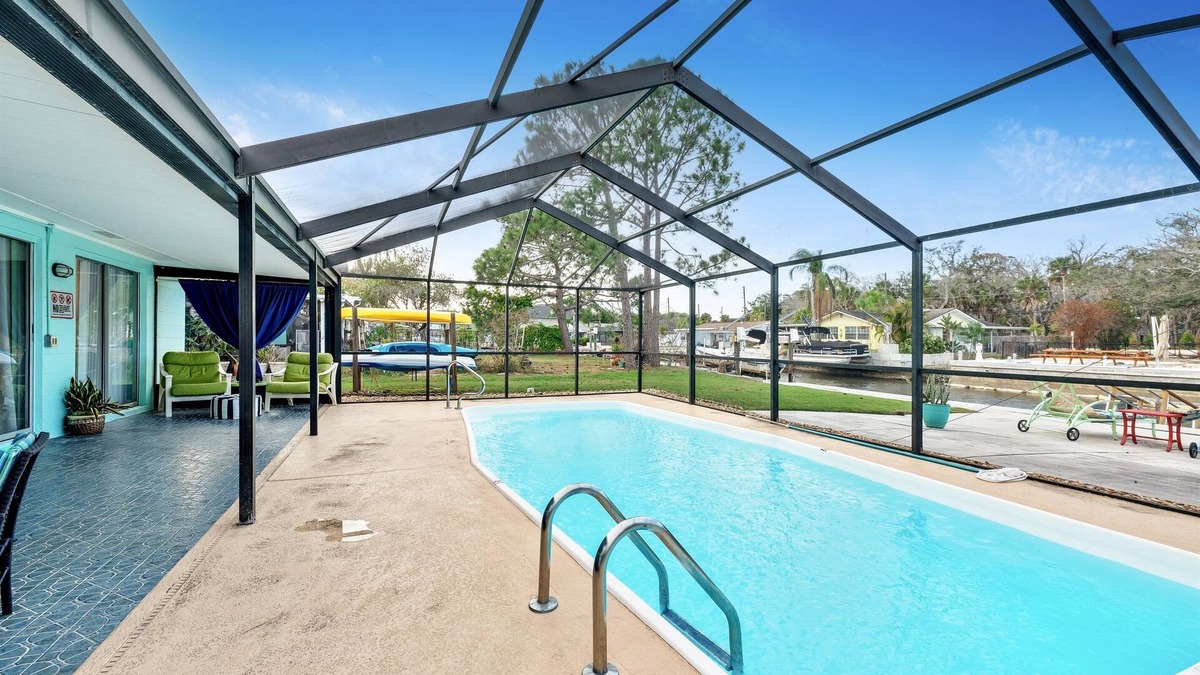 Marthas Vineyard House | Cozy Oasis Screened Pool Picturesque Water Canal Views!