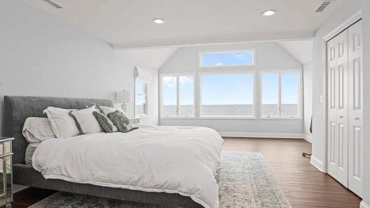 Devon House | Cozy Ocean Front Retreat with Private Beach!