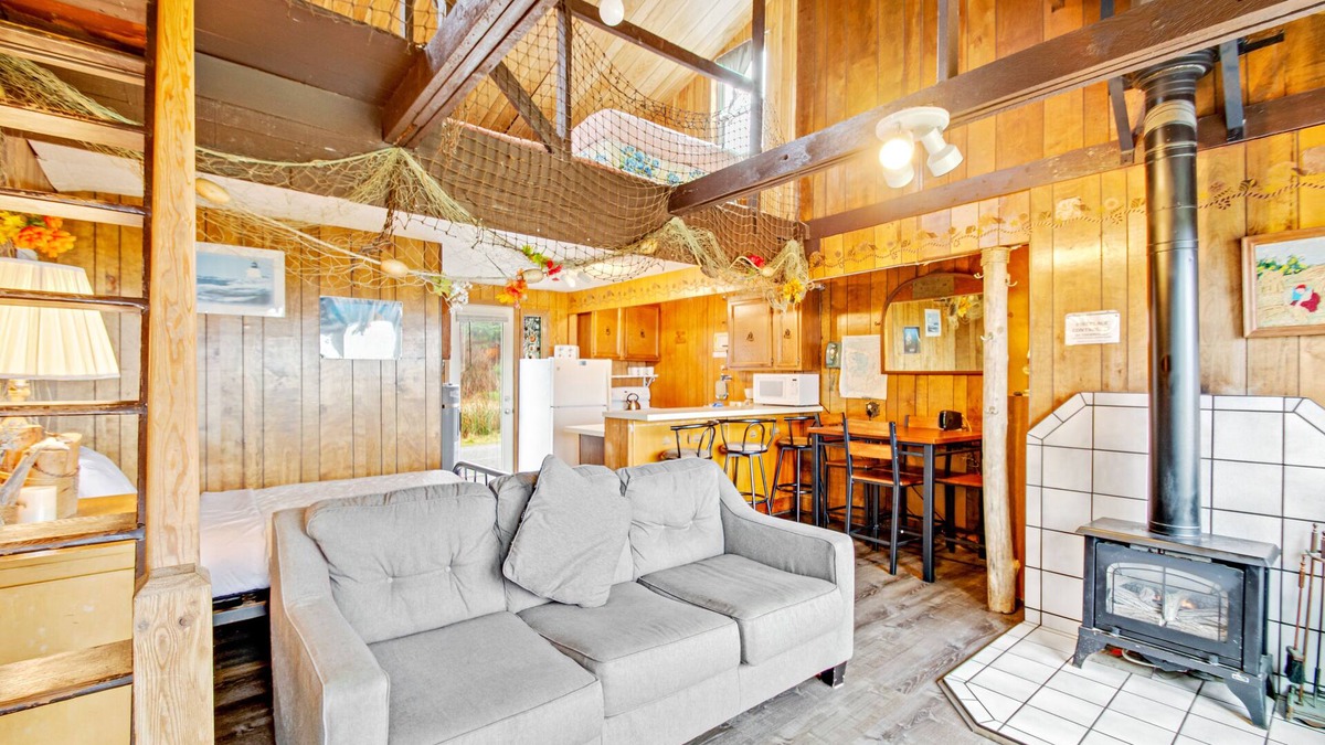 Moclips House | Cozy oceanfront cabin on the beach with views - dog friendly