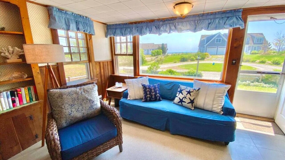 West Harwich Cottage | Cozy Oceanview 1BR Cottage Across from the Beach!