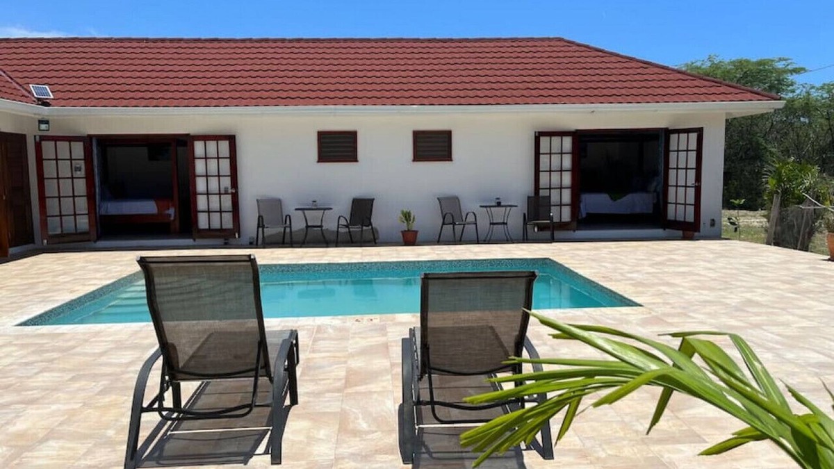 Treasure Beach Villa | Cozy Oceanview Room at Hidden Treasure Villas