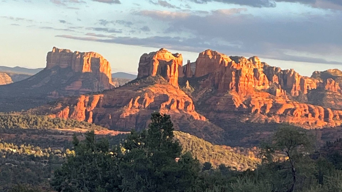 West Sedona Cabin | Cozy off grid cabin within walking distance to Oak Creek and Epic hiking trails!