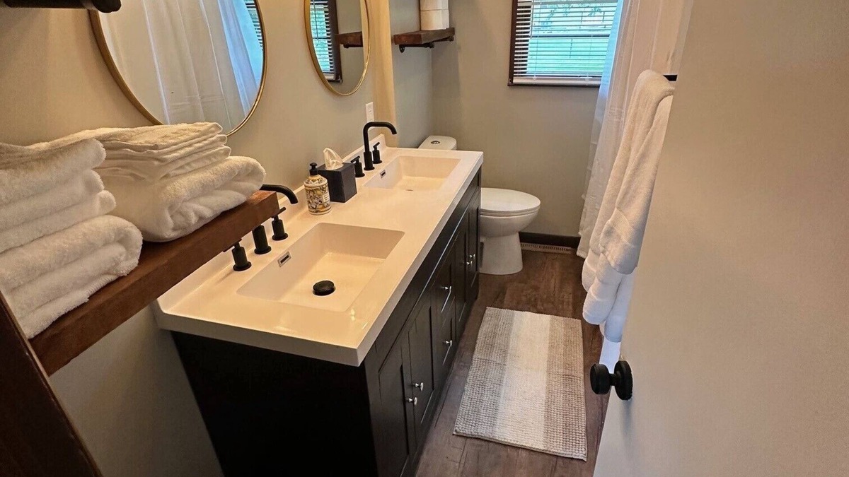 Lawrence House | Cozy on Campus! Keep it simple at this centrally-located place on the KU Campus.