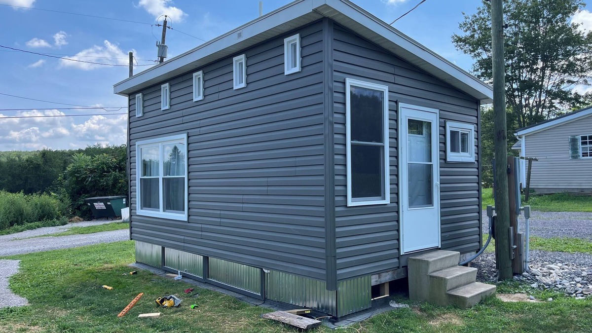 Chester Cabin | Cozy ‘on-grid’ cabin with free xfinity high speed WiFi.